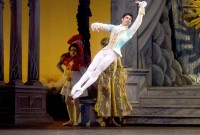 Herman Cornejo fue el príncipe Desiree de “La Bella durmiente”. Sus terminaciones fueron dignas de los libros de texto de la danza académica. Foto: Rosalie O´Connor. Gentileza:ABT.