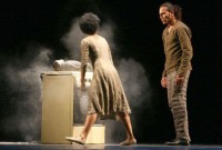 En el Gran Teatro de La Habana, DCC se arriesgó a presentar una obra de Ek con un pronunciado sentido por el absurdo y humor negro.