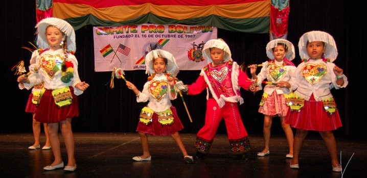 En el Festival de teatro para Niños se presentará el grupo de danzas nativas Alma Boliviana. Foto gentileza de Teatro de la Luna.