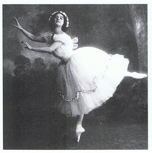 Anna Pavlova en "“Les Sylphides” o "Chopiniana". Fotos extraídas del libro "Pavlova-Portrait of a Dancer", Edit. Viking Penguin Inc.