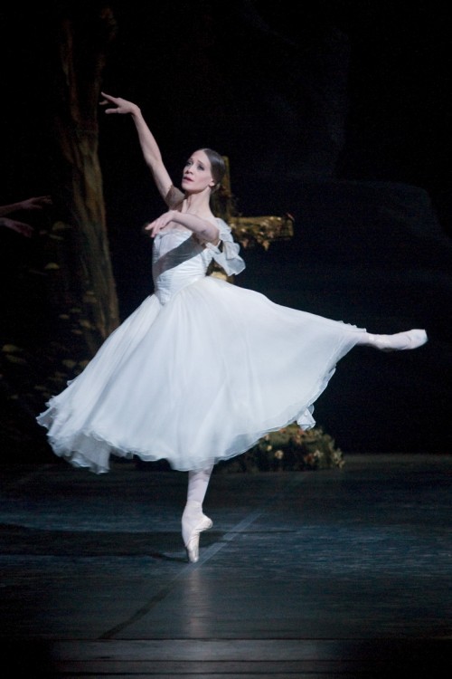 Alicia Amatriain en "Giselle". Foto gentileza Teatro Victoria Eugenia.
