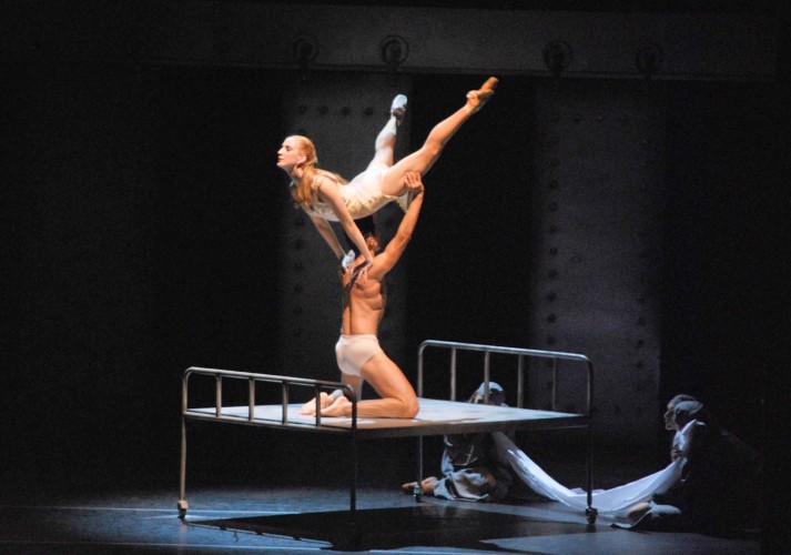 "Un tranvía llamado deseo", de Mauricio Wainrot, interpretado por el Ballet Nacional del SODRE. Fotos: Fabián Centurión. Gentileza BNS.