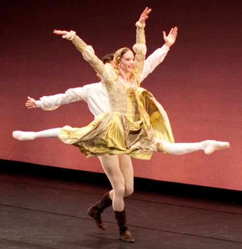 "La fierecilla domada", con Alicia Amatriain y Filip Barankiewcz, en el Teatro Victoria Eugenia. Foto: Gorka Bravo. Gentileza AA.