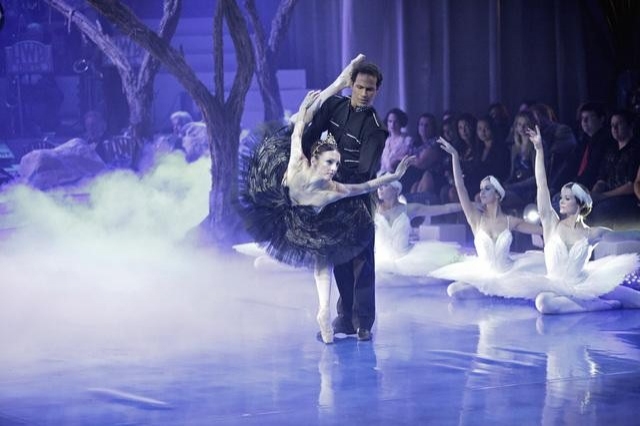 Lorena Feijoo y José Manuel Carreño en Dancing with the Stars, en el canal ABC. Foto:ABC/Adam Taylor