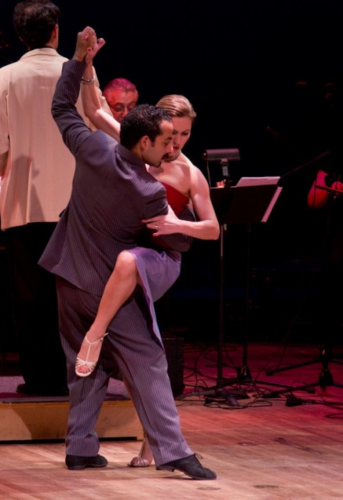 Carolina Zokalski y Diego di Falco, dieron una clase magistral de tango de escena.