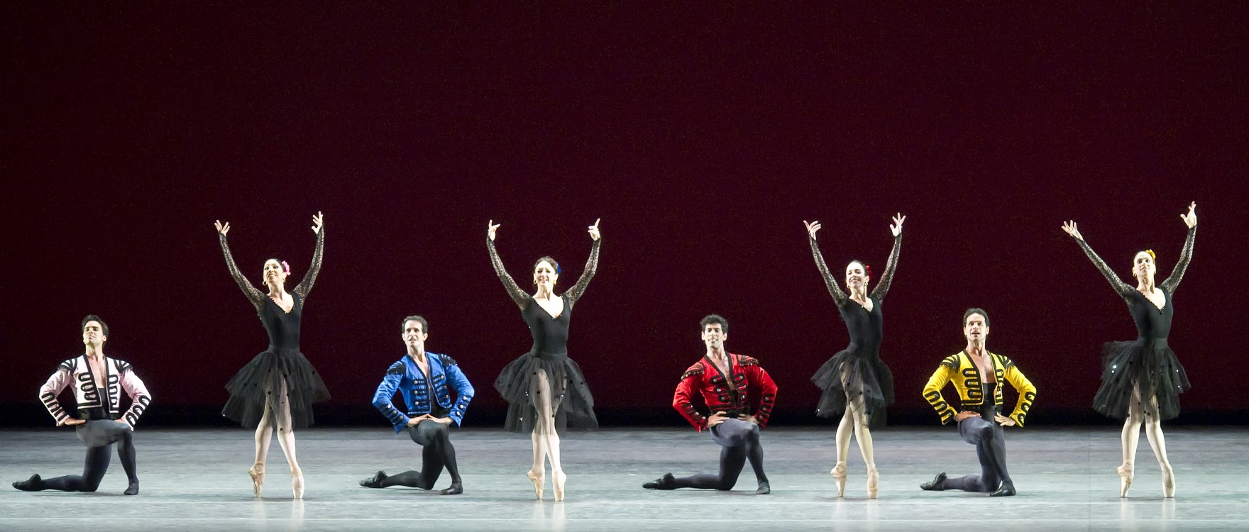 Izq. a der. Joan Boada con Lorna Feijóo, Nelson Madrigal con Lorena Feijóo, Reyneris Reyes con Xiomara Reyes, y Paloma Herrera con José M. Carreño en "Majísimo", de Geoge García en el Metropolitan de Nueva York. Foto: Gene Schiavone. Gentileza ABT.