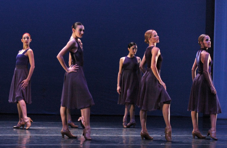 El Ballet Contemporáneo estrenó "Gershwin", de Elizabeth de Chapeaurouge, un ballet inscripto en la tendencia jazz. Foto: Alicia Rojo. Gentileza de TGSM.