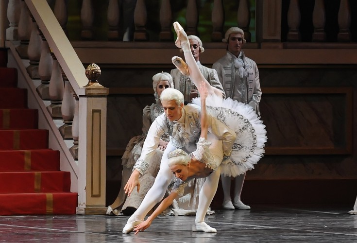 "La bella durmiente el bosque'" interpretada por Ludmila Pagliero y Yann Chailloux, en el Teatro Argentino  de la Plata. Foto: Daniel Forneri. Gentileza TA.