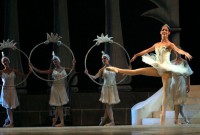 Anette Delgado y el cuerpo de baile del BNC en "La Cenicienta". Foto: Nancy Reyes. Gentileza BNC.