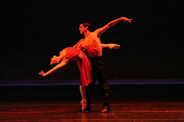 Natalia Berrios y José Manuel Tejada. Foto: Frank Díaz. Gentileza Festival Internacional de Ballet de Miami.