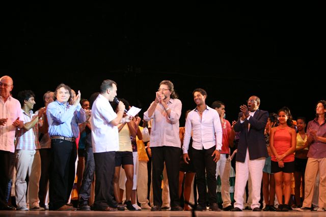 Carlos Acosta recibe el Premio Nacional de Danza en el Gran Teatro de La Habana. Foto: Nancy Reyes. Gentileza:NR.
