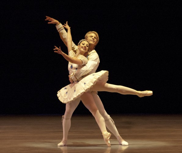 Maia Makhateli-Marijn Rademaker del Het Ballet Ámsterdam y Ballet de Stuttgart, respectivamente, fueron bailarines principales de “El Cascanueces”.