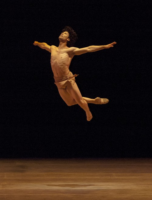 El bailarín principal del ABT, Herman Cornejo, bailó el pas de deux de "Diana y Acteón".