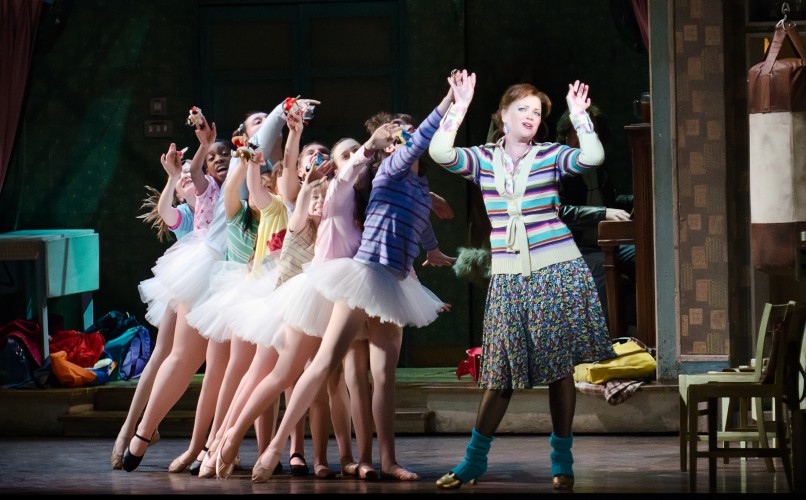 Leah Hocking, como Mrs. Wilkinson, en "Billy Elliot, the Musical". Foto: Kyle Froman. Gentileza KC.