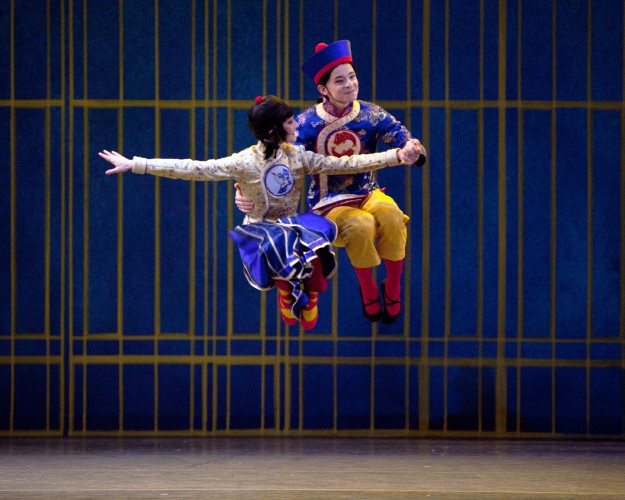 Sarah Lane y Daniil Simkin interpretaron las danzas del Té en el "Cascanueces" del ABT. Foto: Rosalie O' Connor. Gentileza ABT.