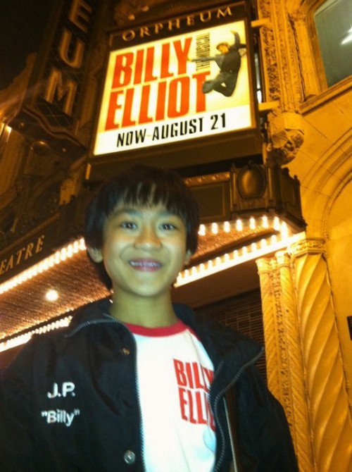 J.P Viernes, quien protagoniza a Billy Elliot, se formó en el área de la Bahía de California. Foto Facebook.