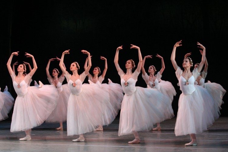 "Chopiniana", de Mijail Fokine, integra el programa que presenta en Ballet Mariinsky en el Kennedy Center de DC. Foto: Natalia Razina. Gentileza JFKC.
