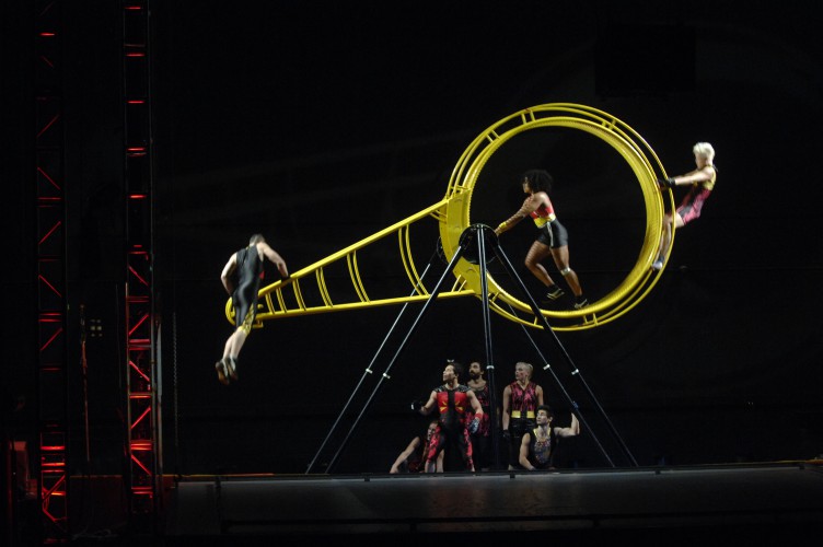 De Nueva York, la compañía Streb Extreme Action, trajo al Holland Dance Festivalla obra “Forces” de su directora Elizabeth Streb. Foto gentileza HDF.