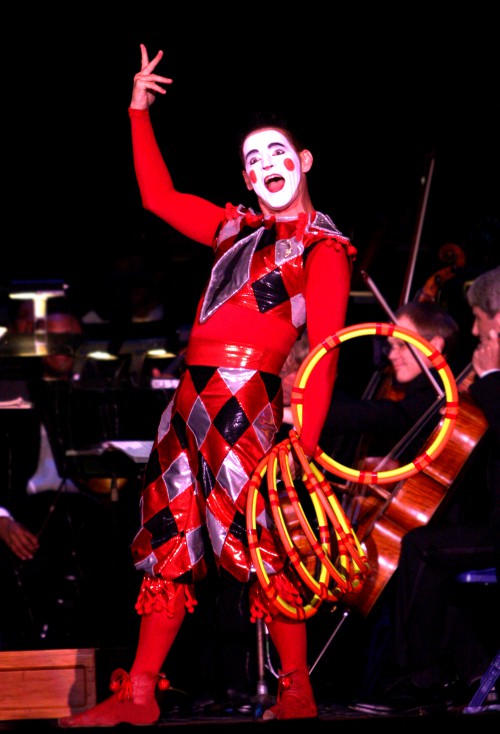 Vladimir Tsarkov hizo malabares, al compás de “Danse boheme”, de “Carmen”, de Georges Bizet.  Foto gentileza JFKC.