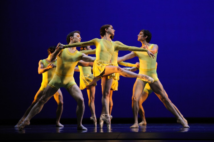 El San Francisco Ballet estrenará en 2013 un clásico de Christopher Wheeldon (en la foto: "Number Nine", de Wheeldon en la Gala 2012 del SFB). Foto: Erik Tomasson. Gentileza SFB.