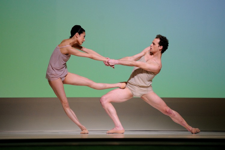 En el Programa II del San Francisco Ballet Yuan Yuan Tan y Taras Domitro interpretaron "Chroma", de McGregor. Foto: Erik Tomasson. Gentileza SFB.