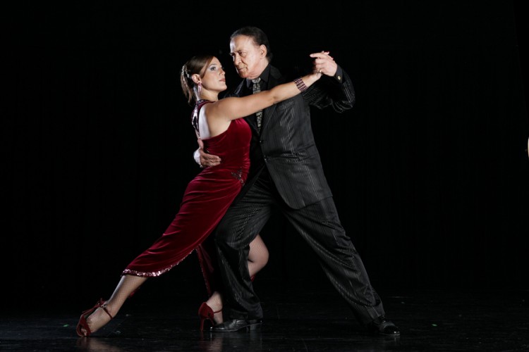 Juan carlos Copes y Johanna Copes bailan en Tango Porteño, en Buenos Aires. Foto gentileza TP.