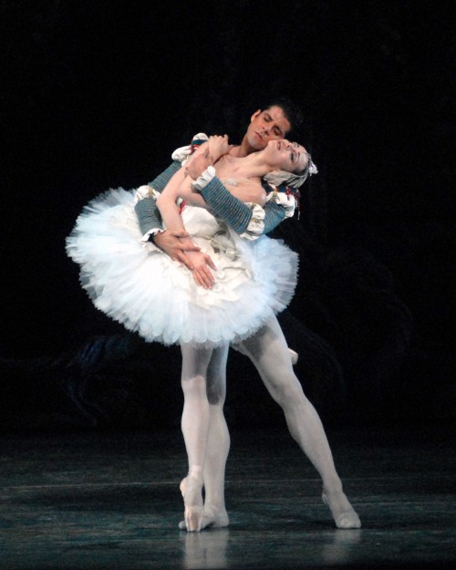 Marcelo Gomes y Diana Vishneva, en "El lago de los cisnes", en Nueva York. Foto gentileza de ABT. Archivo.