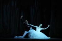 “Giselle´, con dos brillantes bailarines en los roles protagonistas, Anette Delgado y Dani Hernández. Foto: Nancy Reyes.