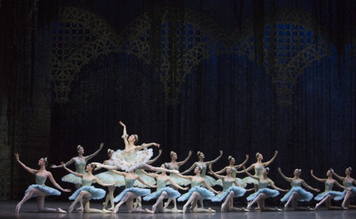 Ludmila Pagliero,del Ballet de la Ópera de París como Kitri en la Opera Bastille. Foto: Julien Benhamou. Gentileza BOP.