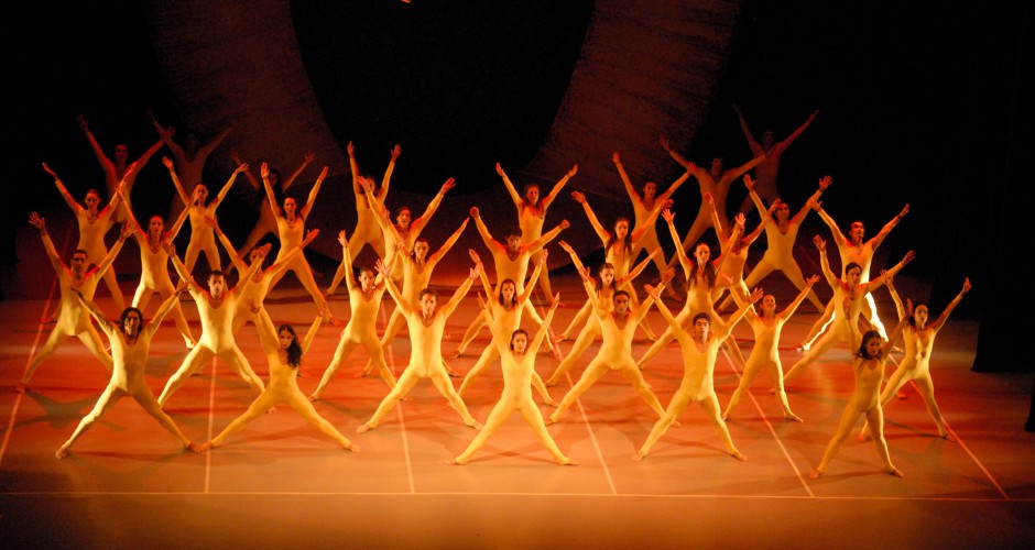 El Ballet del Sur de Bahía Blanca estrena “Cármina Burana” junto con la Orquesta Sinfónica, el Coro Estable y el Coro de Niños de la Cooperativa Obrera de Bahía Blanca. Foto gentileza BdS.