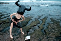 "Narciso", obra de la coreógrafa chilena Isabel Croxatto y el grupo Abundanza. Fotos gentileza de Abundanza.