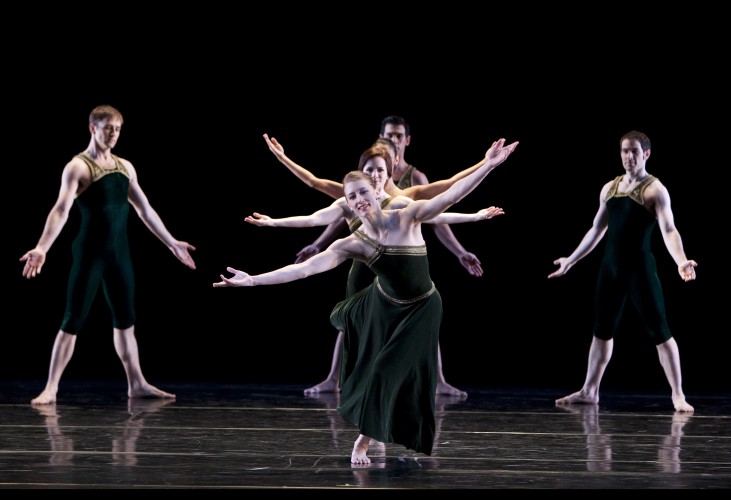 “Brandenburghs” (1988), por la Payl Taylor Dance Company, sobre música de Johann Sebastian Bach, en el Lincoln Center de Nueva York. Foto: Paul B. Goode. Gentileza PTDC.