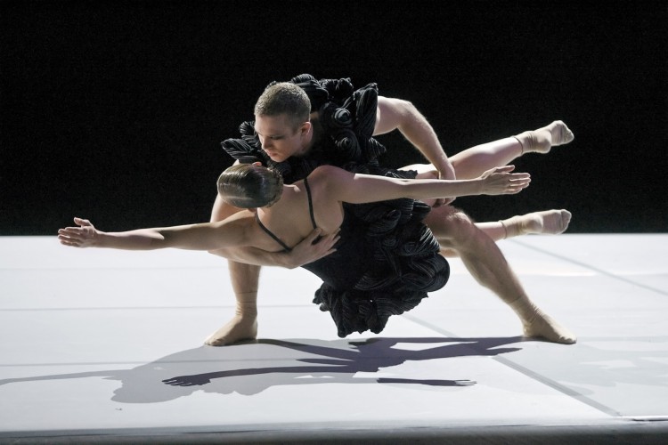 La GöteborgOperans Danskompani, dirigida por Adolphe Binder, interpreta un programa mixto en el festival Nordic Cool 2013 del Kennedy Center. Foto: Ingmar Jernberg. Gentileza JFKC.