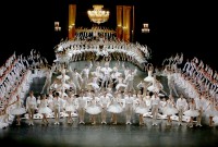 Final del desfile de la Escuela de Danza y el Ballet de la Ópera de París, en la gala del 15 de abril. Foto: Francette Levieux. Gentileza ONP.