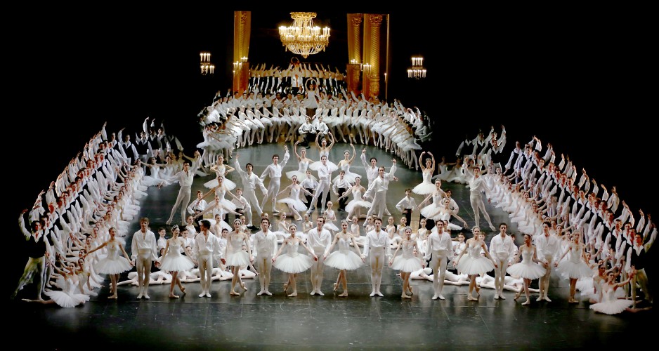 Final del desfile de la Escuela de Danza y el Ballet de la Ópera de París, en la gala del 15 de abril. Foto: Francette Levieux. Gentileza ONP.
