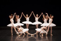 "La nuit de Walpurgis", de Claude Bessy sobre Léo Staats, por la Escuela de Danza de la Ópera de París. Foto: Sébastien Mathé. Gentileza ONP.