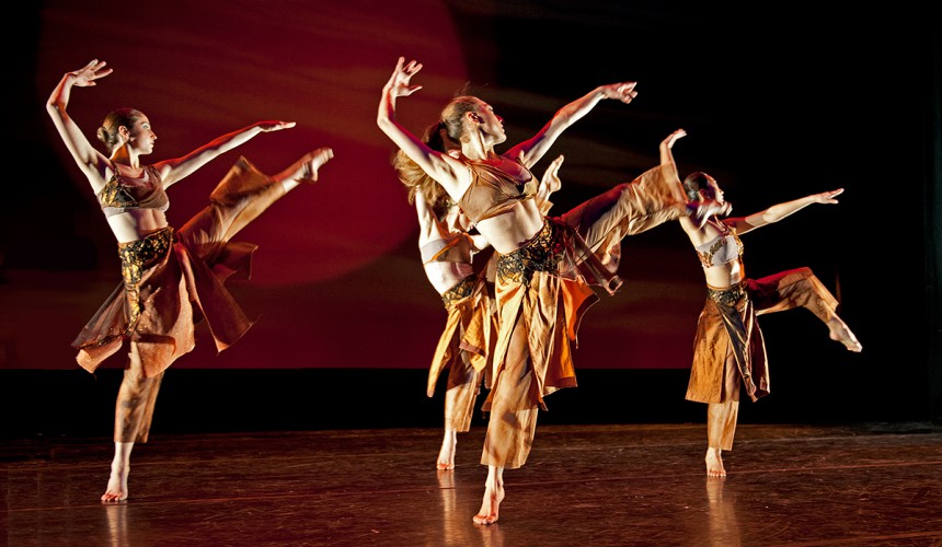 La Nai-Ni Chen Dance Company estrena “Whirlwind", obra de su fundadora, Nai-Ni Chen, en Nueva York. Foto: Joseph Wagner. Gentileza NNCDC.