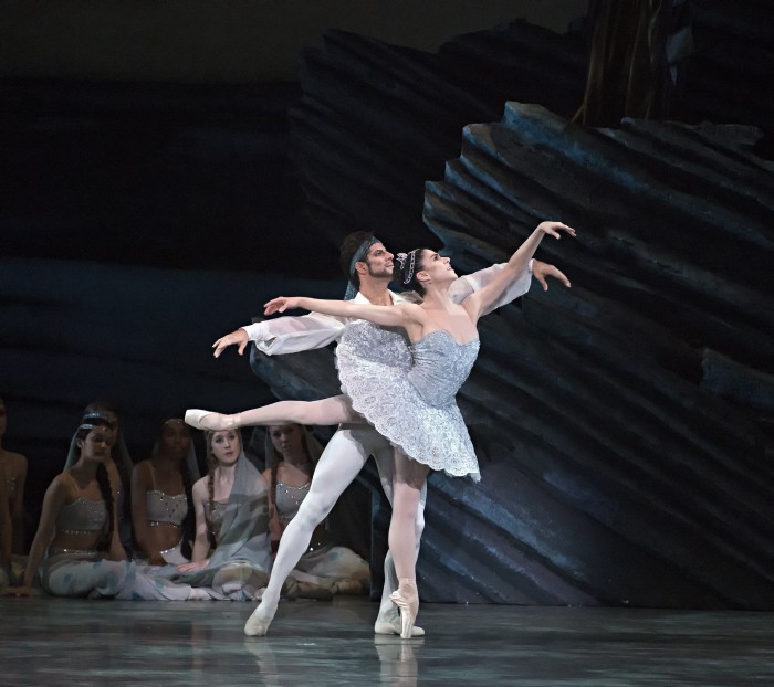 Paloma Herrera y Marcelo Gomes en la función de "El Corsario" del ABT el 11 de abril en el Kennedy Center de DC. Foto: Gene Schiavone. Gentileza ABT.