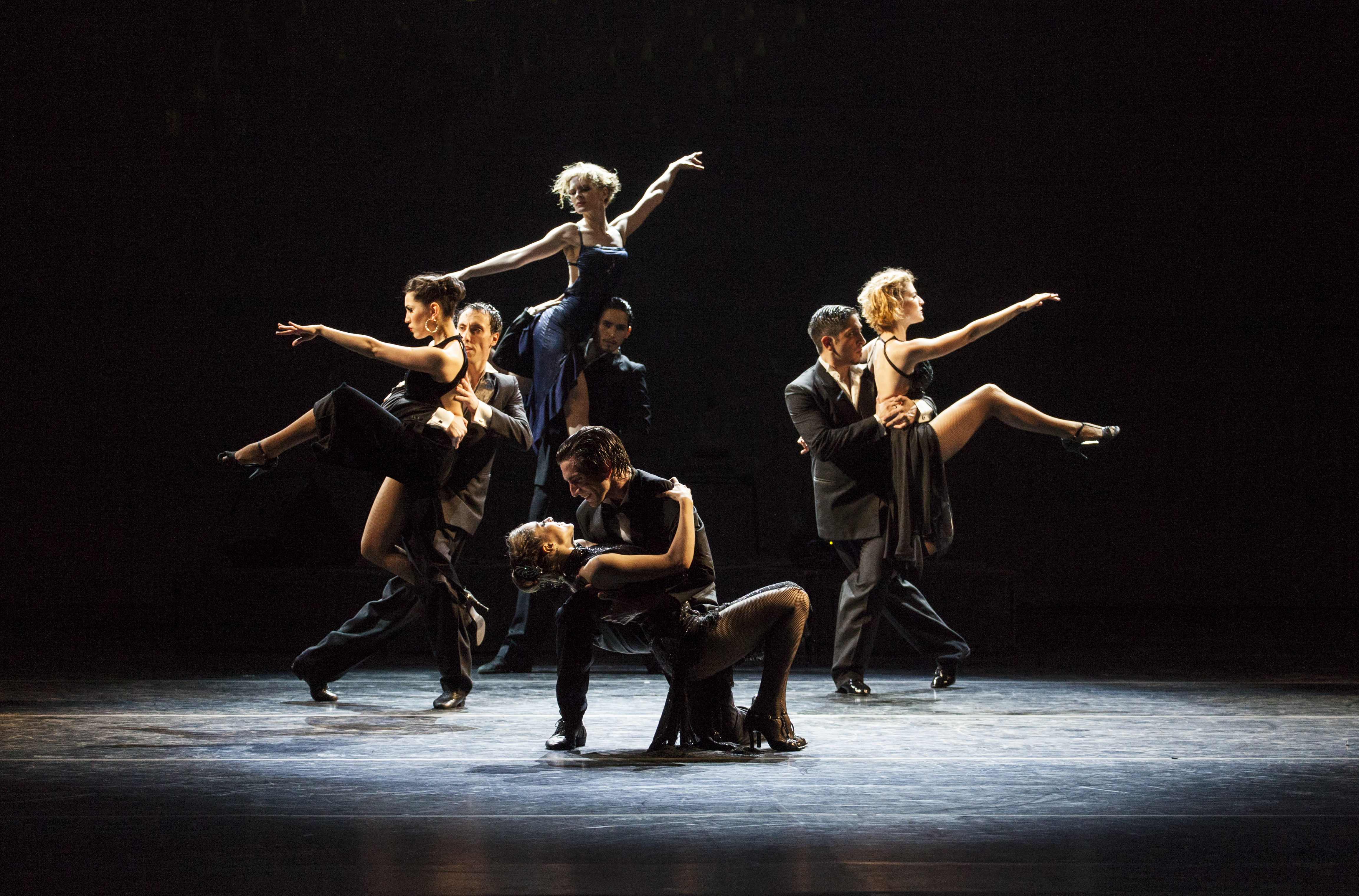 Con la compañía de tango, Ballet de Cámara, Juan Pablo Ledo ha montado el espectáculo “Taco, Punta y… Traspié”. Foto gentileza JPL.