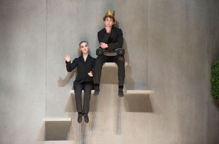 William Moore y Katja Wünsche son los protagonistas principales de "Leoncio y Lena", obra que presenta el Ballet Zürich. Foto: Judith Schlosser. Gentileza BZ.