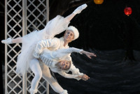 Danielle Brown y Ricardo Graziano, interpretaron el rol de la Pareja Blanca en "Les Patineurs", de Sir Frederick Ashton en Ballet Across America III. Foto: Linda Spillet. Gentileza JFKC.