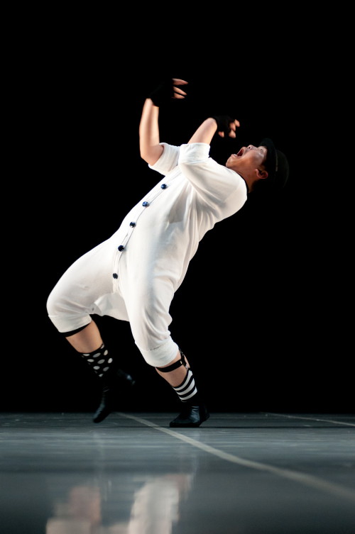 El coreógrafo Wei-Chia Su estrena y protagoniza "Zeppo". Foto: C. Chang-Chih Chen. gentileza BT.