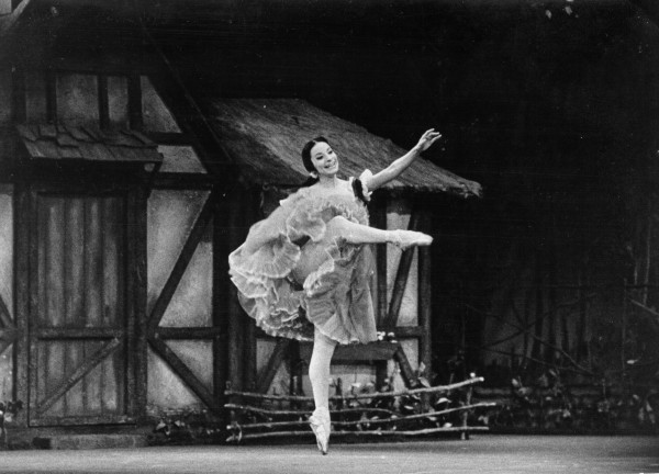 La exposición “Imágenes de una plenitud”, está compuesta por obras plásticas referidas a Alicia Alonso en su rol protagónico en “Giselle”. Foto gentileza Museo de la Danza.