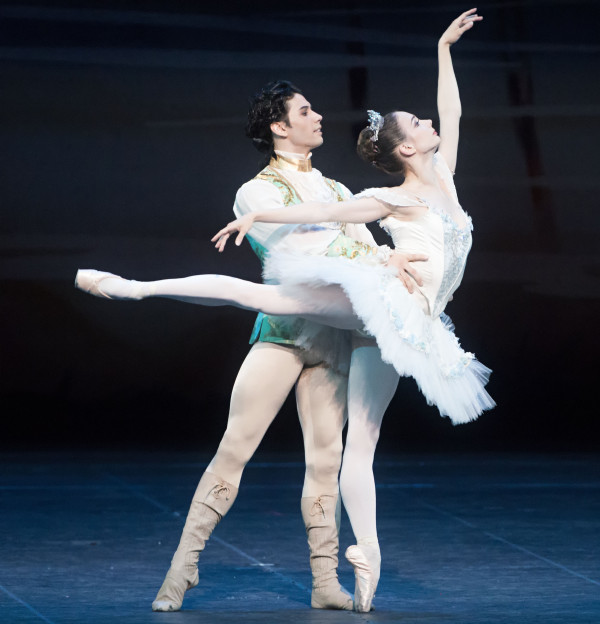 Maria Kochetkova, del Snan Francisco Ballet y Herman Cornejo protagonizaron "La bella durmiente" en el final de la temporada del ABT. Foto: Gene Schiavone. Gentileza ABT.