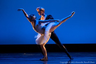 El pas de deux del “Cisne Blanco” de "Lago de los Cisnes", con Alexsandra Meijer del Ballet San José y Tiit Helimets.  Foto: alexander Reneff-Olson. Gentileza SFEF.