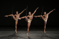 Para cerrar las fiestas navideñas, el Alvin Ailey American Dance Theatre sentará plaza en el City Center. Foto: Paul Kolnik. Gentileza AAADT.