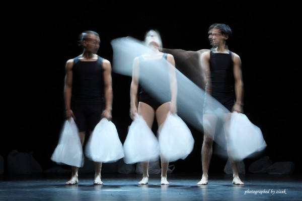 Seminario intensivo de composición, creación y montaje coreográfico dirigido por Mariana Bellotto, en el espacio Central de Creación, en Buenos Aires, Argentina. Foto gentileza de CdC.