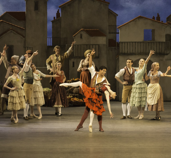 La argentina Marianela Nuñez y el cubano Carlos Acosta fueron los primeros en subir a escena con la nueva versión de “Don Quijote” de Acosta para el Royal Ballet de Londres. Foto: Johan Persson. Gentileza ROH.