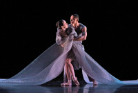 Jessica Lang Dance en "Among the Stars", en el Cullen Theatre de Houston, Texas. Foto: Todd Burnsed. Gentileza JLD.