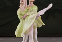 Sara Mearns y Jared Angle en la primavera, de "Las cuatro estaciones" de Robbins. Foto: Paul Kolnik. Gentileza NYCB.